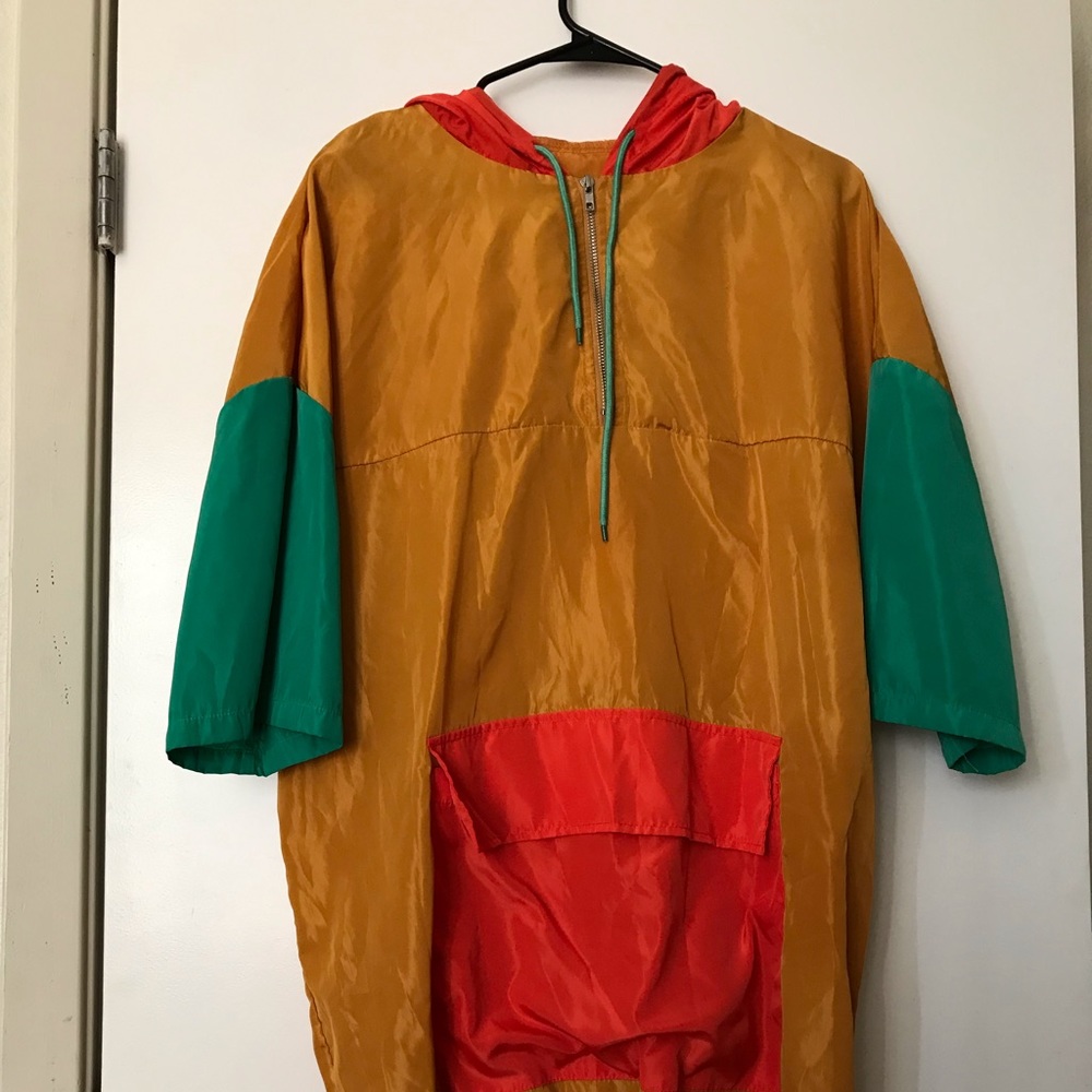 Pullover windbreaker